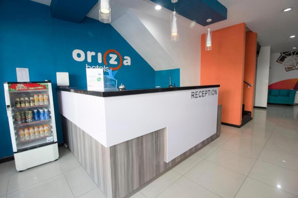 Oriza Hotel Surabaya Kültér fotó