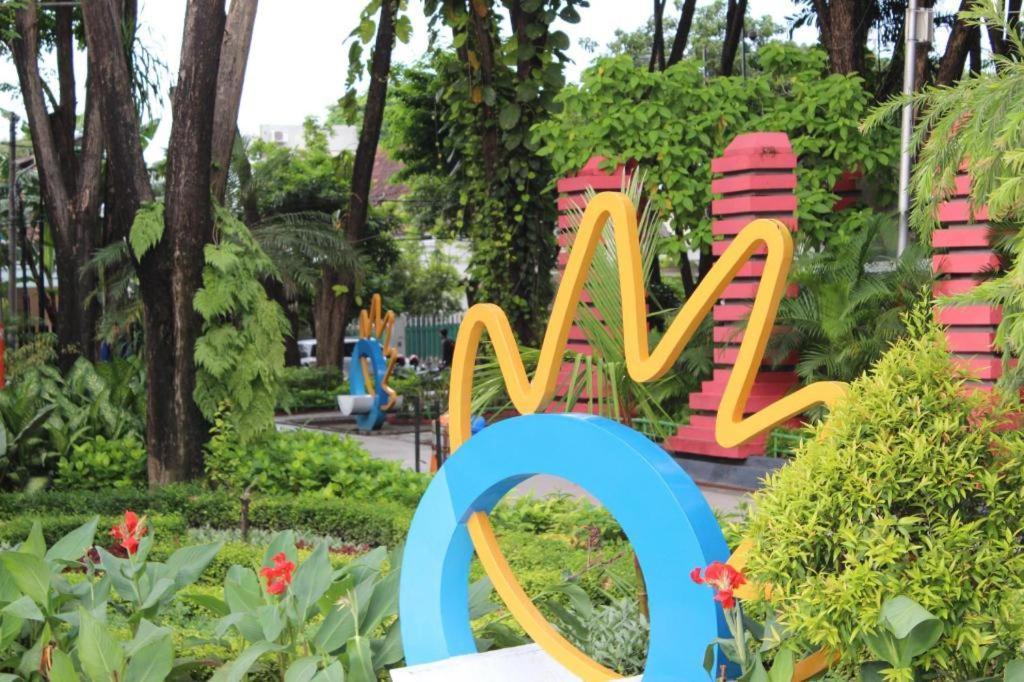 Oriza Hotel Surabaya Kültér fotó