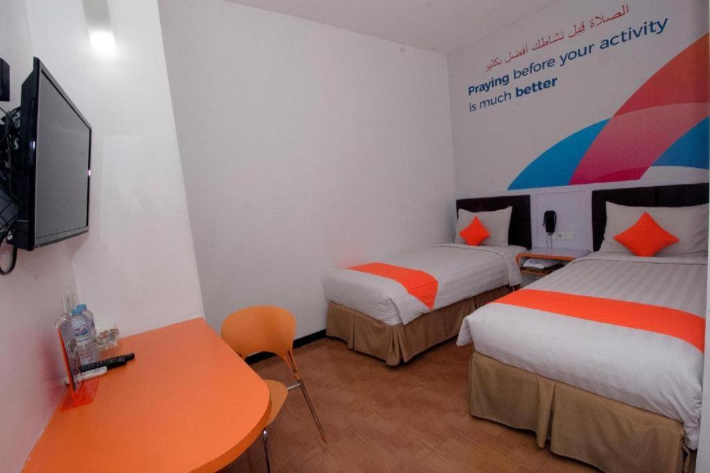 Oriza Hotel Surabaya Kültér fotó